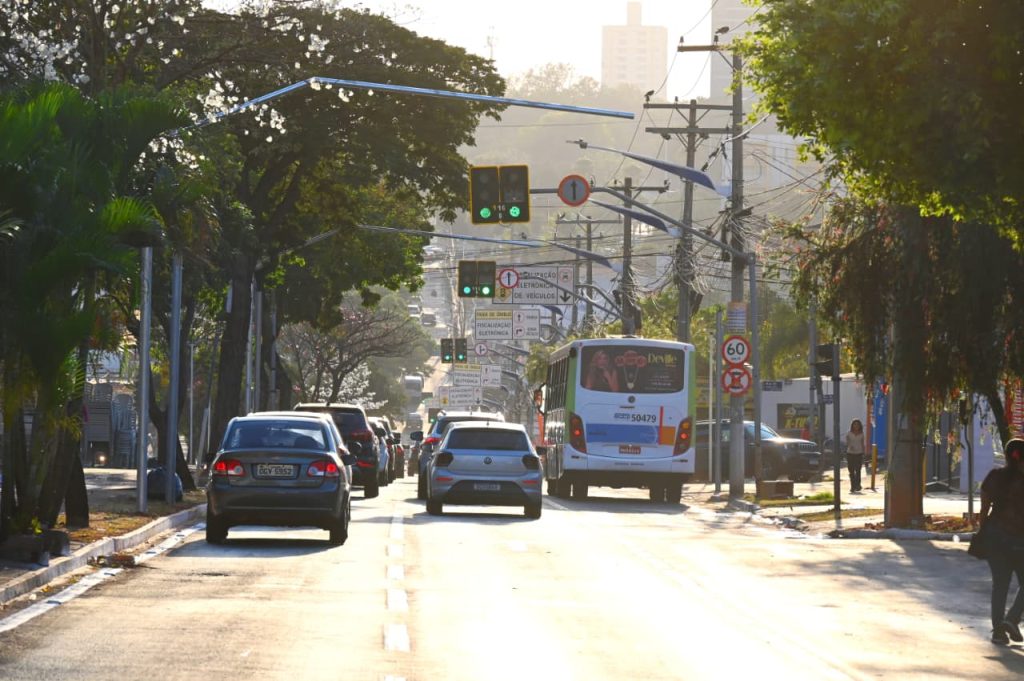 Mobilidade urbana de Goiânia ganhou reforço com entrega de um conjunto de intervenções no Corredor da Avenida Universitária | Foto: Alex Malheiros