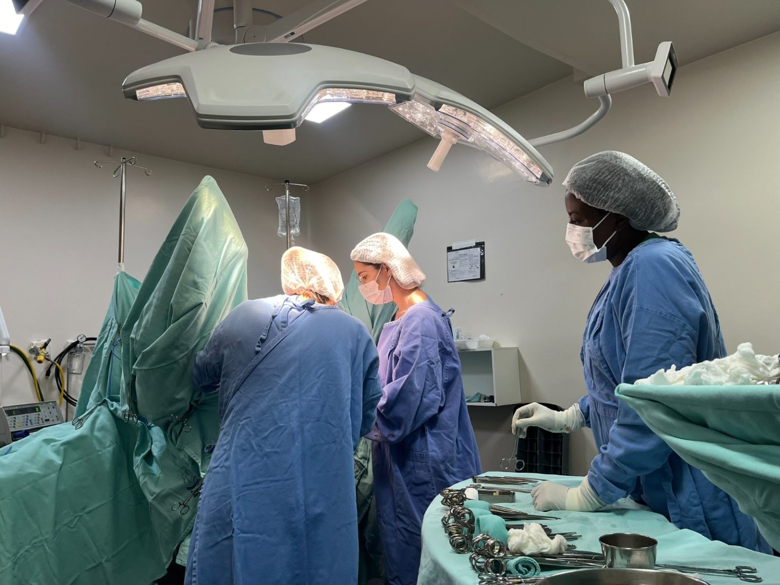 O Hospital Estadual Dr. Alberto Rassi passa a realizar cirurgias complementares de redesignação sexual com uso de laser de CO²