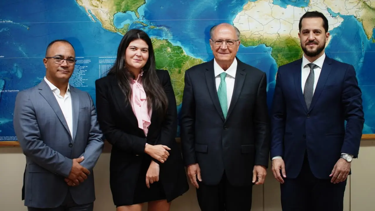 Aava Santiago e Alckmin