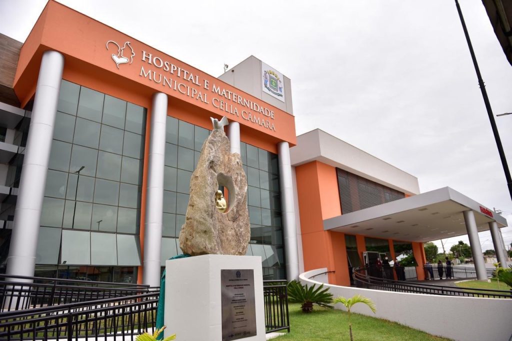 A Prefeitura de Goiânia vai renovar por mais 180 dias os contratos emergenciais com as organizações sociais que administram as três maternidades municipais.