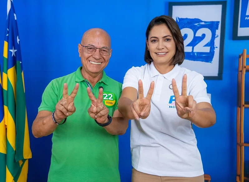 A ex-primeira-dama Michelle Bolsonaro negou nesta segunda-feira, 24, ter conversado com o deputado federal Professor Alcides sobre a permanência dele no PL.