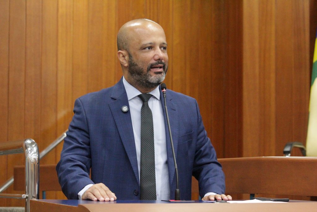 O prefeito de Goiânia, Sandro Mabel, UB, vetou parcialmente o projeto de lei que institui o Programa Escudo Feminino, aprovado por unanimidade pela Câmara Municipal.