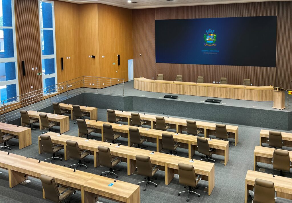 Um apagão suspendeu a sessão de prestação de contas do prefeito de Aparecida de Goiânia, Leandro Vilela, MDB, que seria realizada na manhã desta quinta-feira, 16, na Câmara Municipal.