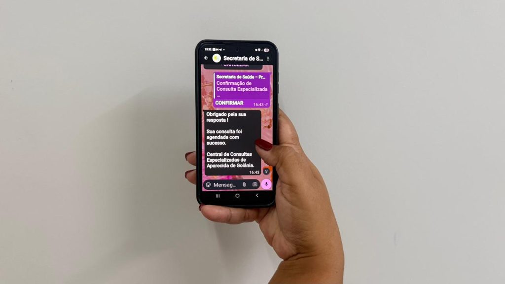 A Secretaria Municipal de Saúde de Aparecida começou a confirmar consultas especializadas por WhatsApp, em uma estratégia para reduzir faltas e agilizar o atendimento na rede pública.