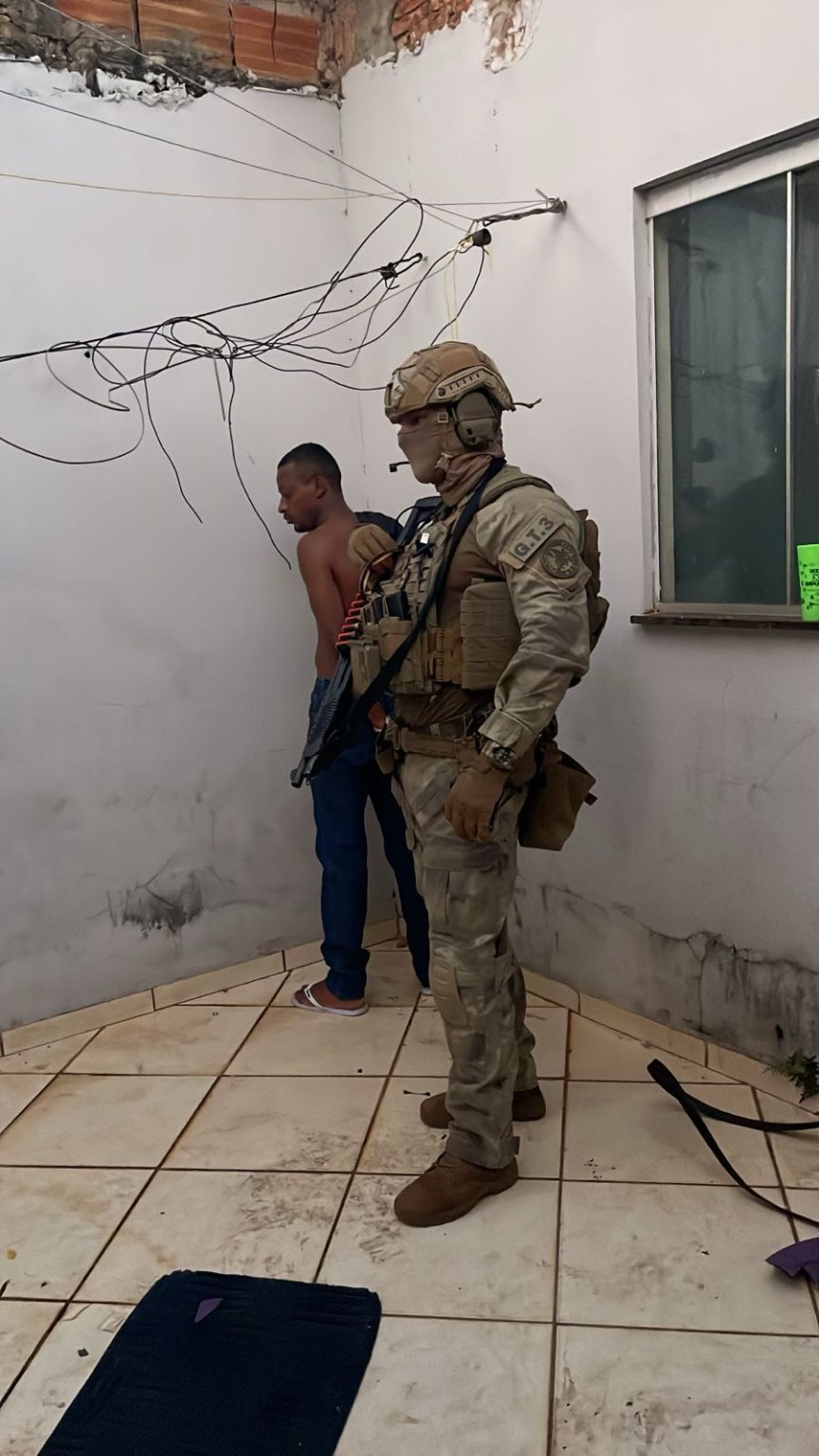 A Polícia Civil de Goiás deflagrou nesta terça-feira, 14, a 4ª fase da Operação Destroyer, batizada de “Ruptura”, com o objetivo de desarticular uma organização criminosa investigada por tráfico de drogas, homicídios, tortura e lavagem de dinheiro.