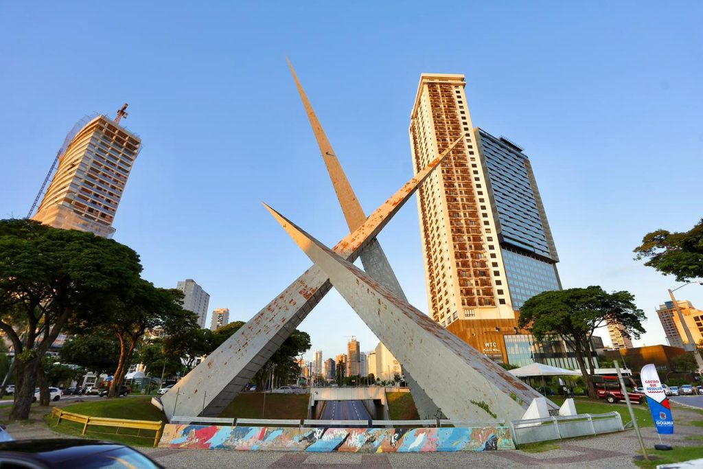 Motoristas enfrentam mudanças no trânsito da Avenida 85 a partir deste sábado, em Goiânia, por causa de obras na Praça do Ratinho.