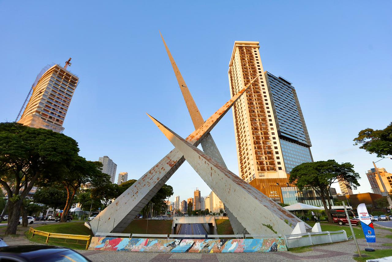 Motoristas enfrentam mudanças no trânsito da Avenida 85 a partir deste sábado, em Goiânia, por causa de obras na Praça do Ratinho.
