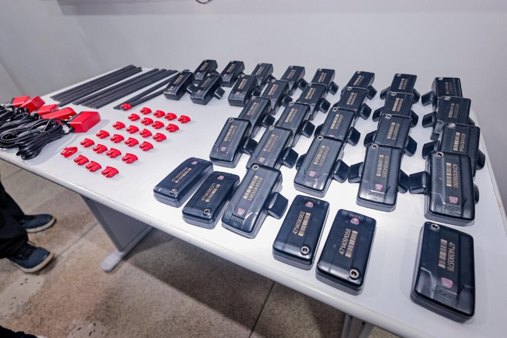 Um projeto de lei enviado à Assembleia Legislativa de Goiás, Alego, prevê o pagamento pelo uso de tornozeleiras eletrônicas por parte de agressores de mulheres