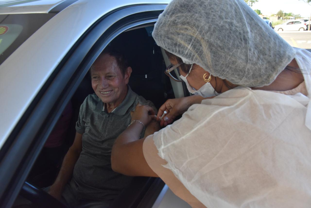 O drive-thru de vacinação contra a gripe em Aparecida de Goiânia foi prorrogado até o dia 30 de abril.