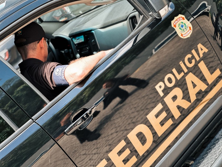 Uma empresária de Goiânia foi presa de forma preventiva nesta quinta-feira, 07, no âmbito da Operação Travessia, da Polícia Federal, suspeita de chefiar um esquema de migração ilegal de brasileiros para os Estados Unidos.
