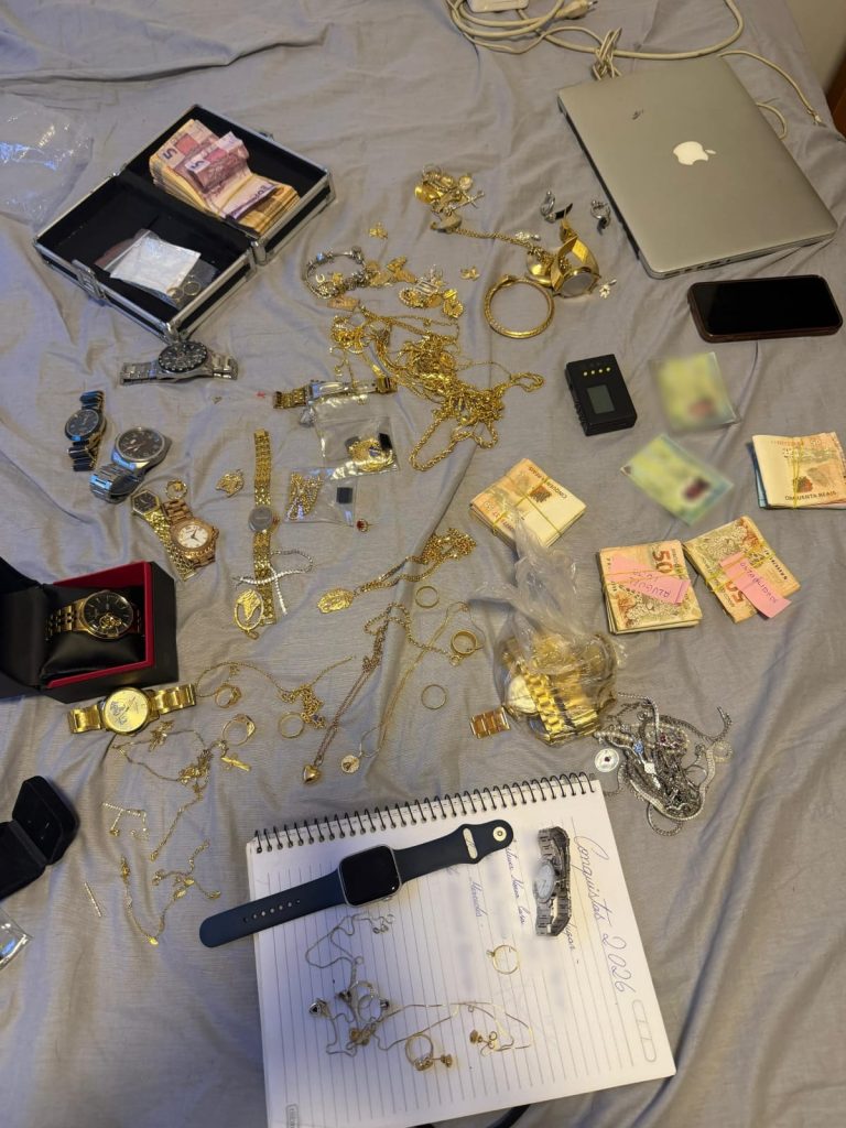 A Polícia Civil de Goiás deflagrou nesta terça-feira, 12, a Operação Aurum para desarticular uma associação criminosa especializada em furtos a joalherias dentro de shoppings centers.