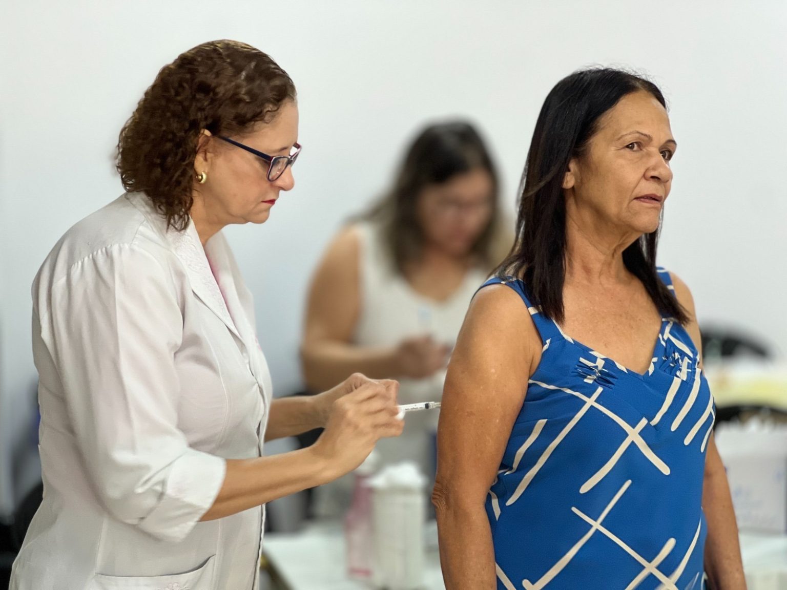 A Prefeitura de Goiânia amplia, a partir desta quinta-feira, 28, a vacinação contra a influenza para toda a população. A imunização estará disponível em mais de 60 salas espalhadas pela capital e em oito Centros Municipais de Vacinação, com atendimento diário, das 8h às 18h.