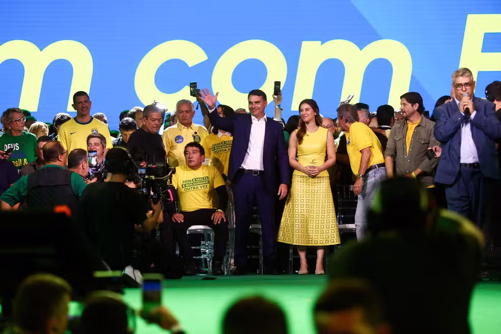 PL oficializa Flávio Bolsonaro, mas convenção evidencia desafios para ampliar alianças